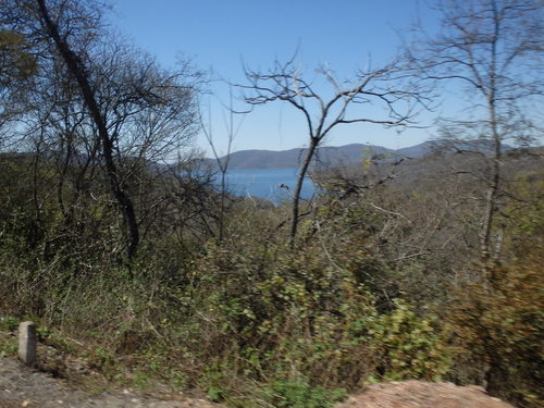 A sneak view of Dique la Ciénga (Dam of the Swamp).